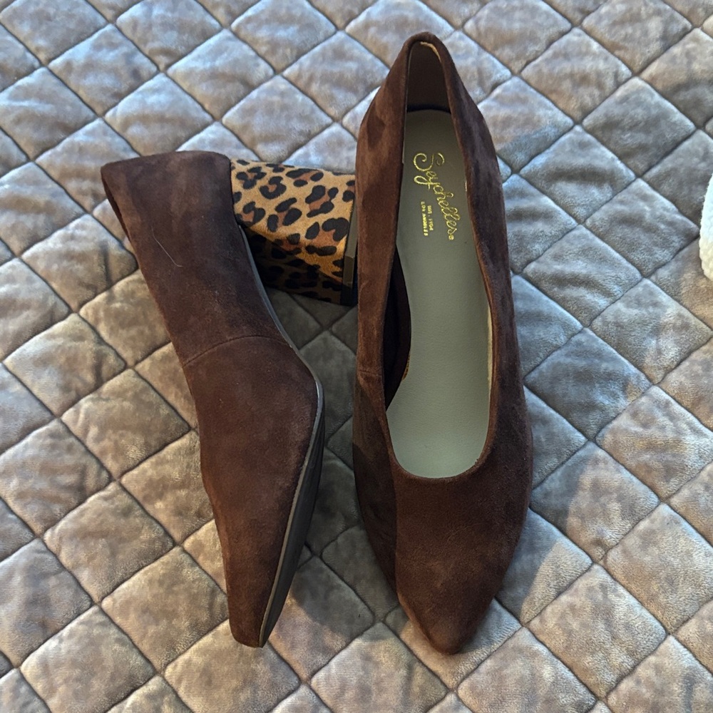 Seychelles Rich Brown Suede block heal pumps